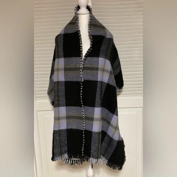 NWOT Tahari Acrylic Reversible Scarf OSFM - Picture 6 of 16